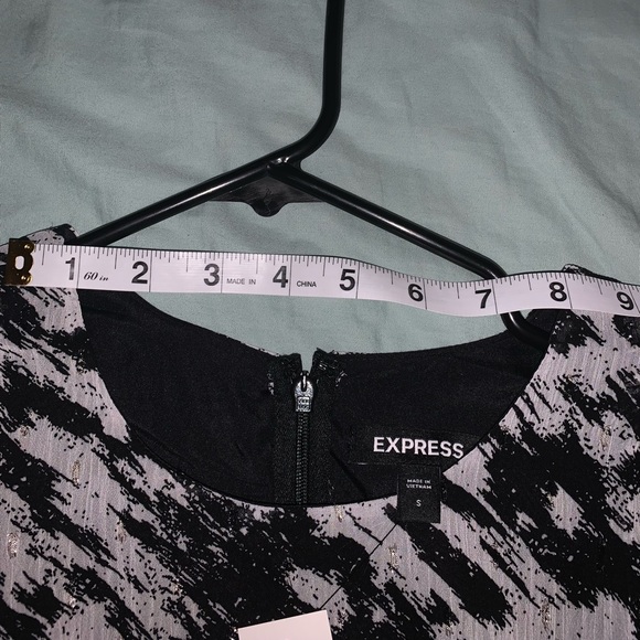 🔻👇price drop👇🔻Express size S Metallic Printed Pleated Shoulder Ruffle Dress - Picture 7 of 16